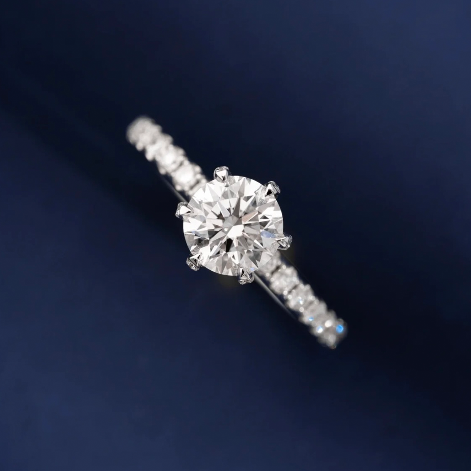 Raisove PT950鉑金 2.05cts 碎鑽六爪培育鑽石戒指 (R-032)